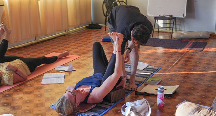 300-hours-yoga-ttc-rishikesh-india